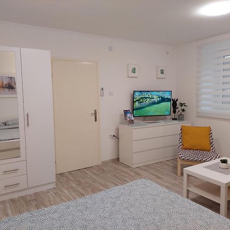 Street Apartment 苏博蒂察 外观 照片